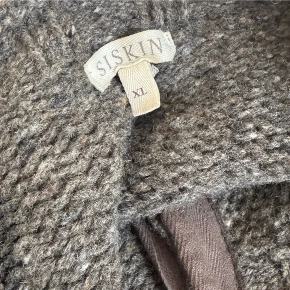 Siskin Mama Owl wool Donegal Coast cardigan sweater - Picture 5 of 7